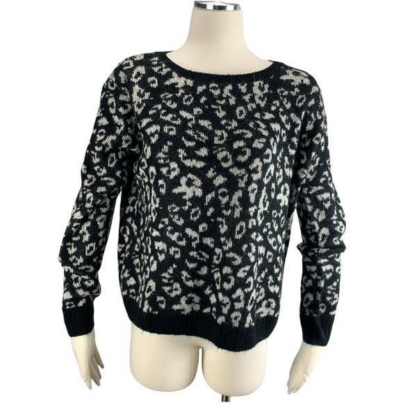 Jessica Simpson Medium Sweater Cheetah Black White Animal Print Soft Comfy - Picture 1 of 6